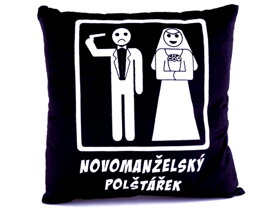 Novomanželský vankúš čierno-biely