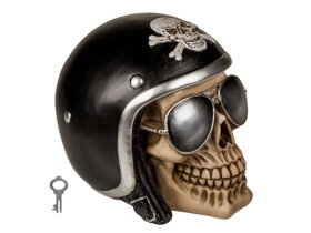Pokladnička lebka s čiernou motorkárskou prilbou