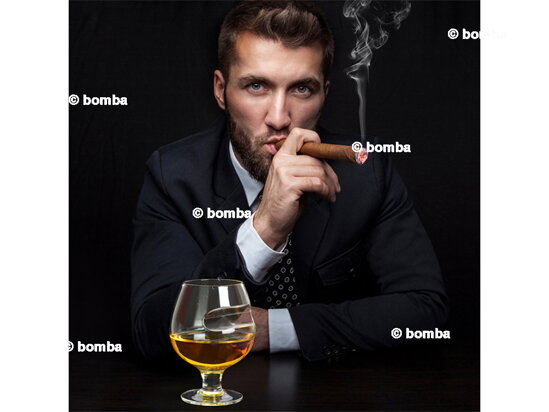 Pohár s držiakom cigary Pohár s držiakom cigary