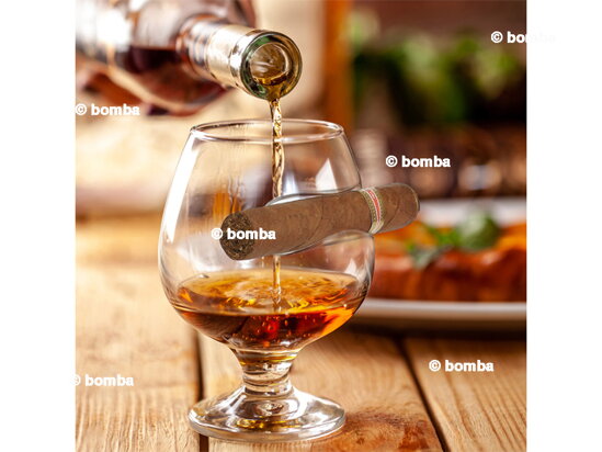 Pohár s držiakom na cigary Pohár s držiakom na cigary