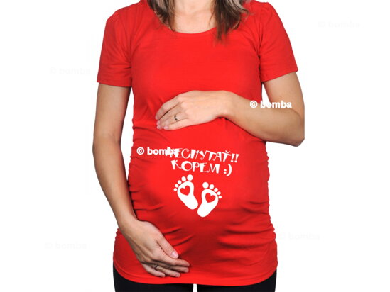 Červené tehotenské tričko Nechytať, kopem