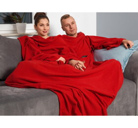 Červená hrejivá deka s rukávmi pre pár